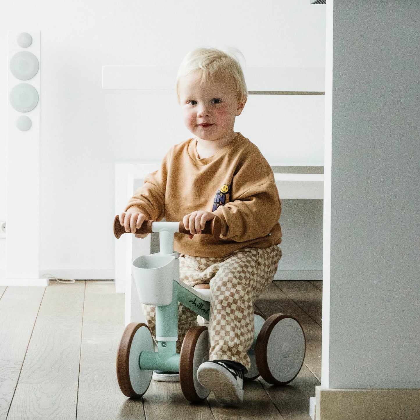 Quadi Racer- 4-wheel balance ride-on with storage basket CHILLAFISH - Play Longer