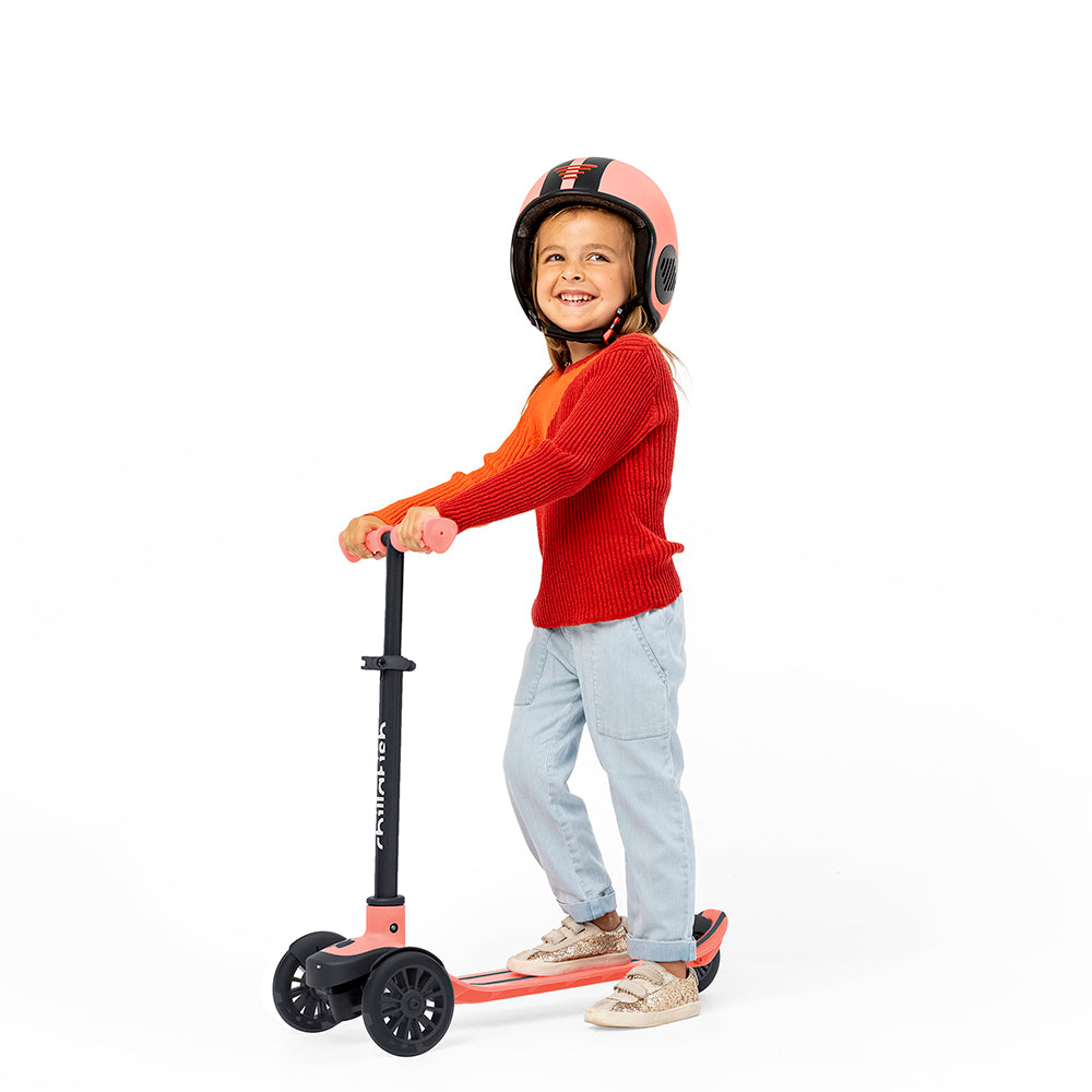 Scotti GLOW - 3-wheel lean-to-steer scooter with light-up wheels and twin-tip deck