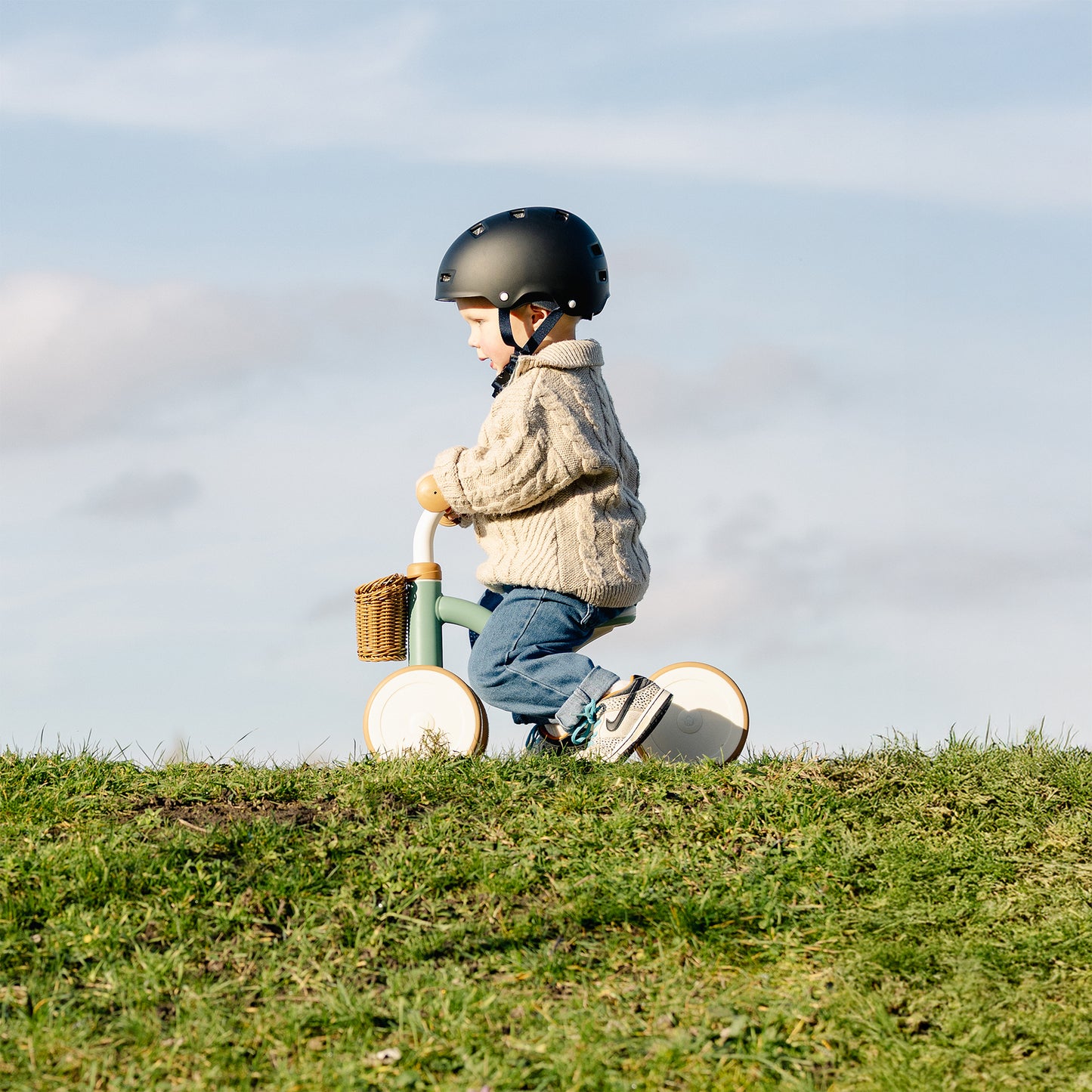 Chillafish Cruzi Ride-On – Stabiele vierwieler met geweven mand, stille wielen, voor kinderen van 1-3 jaar