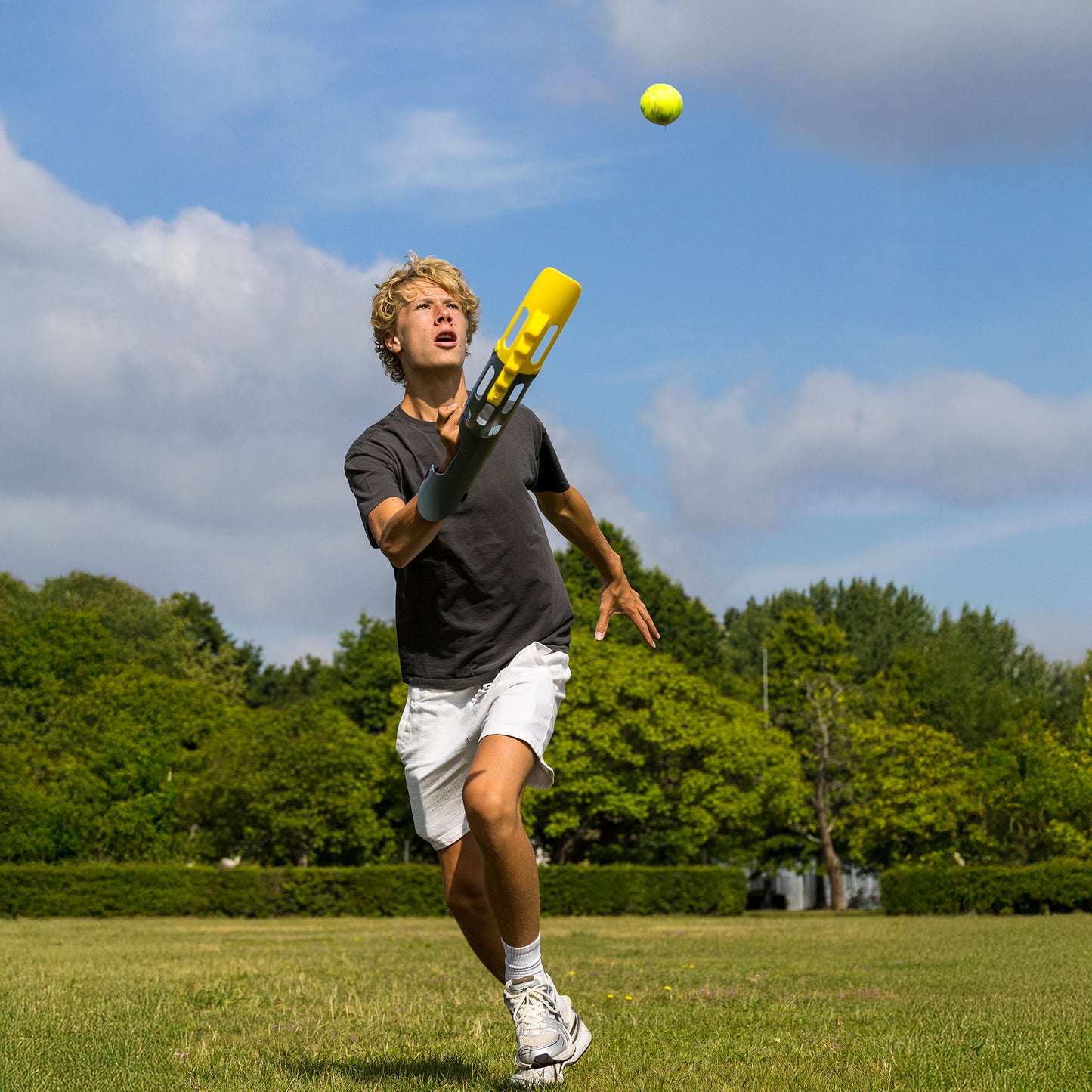 Slingi launch-and-catch game