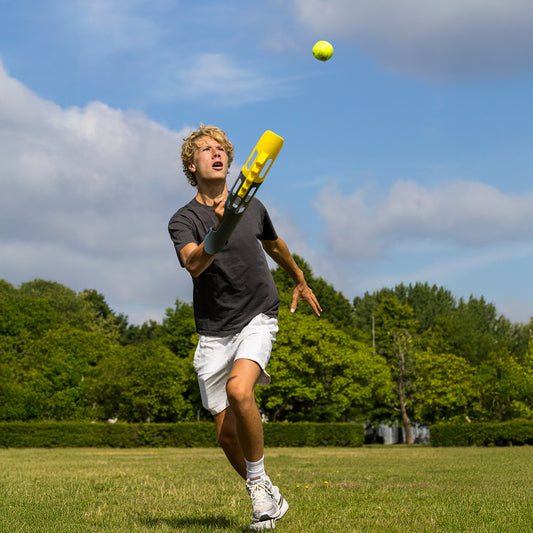 Slingi-fun and fast launch-and-catch game suited for all skill levels